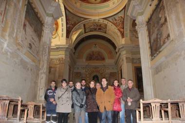 miembros-de-la-plataforma-en-el-interior-de-la-iglesia